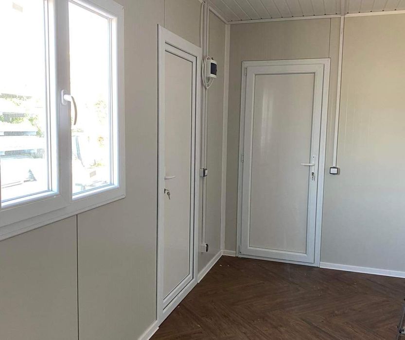 Vand containere de locuit sau de șantier