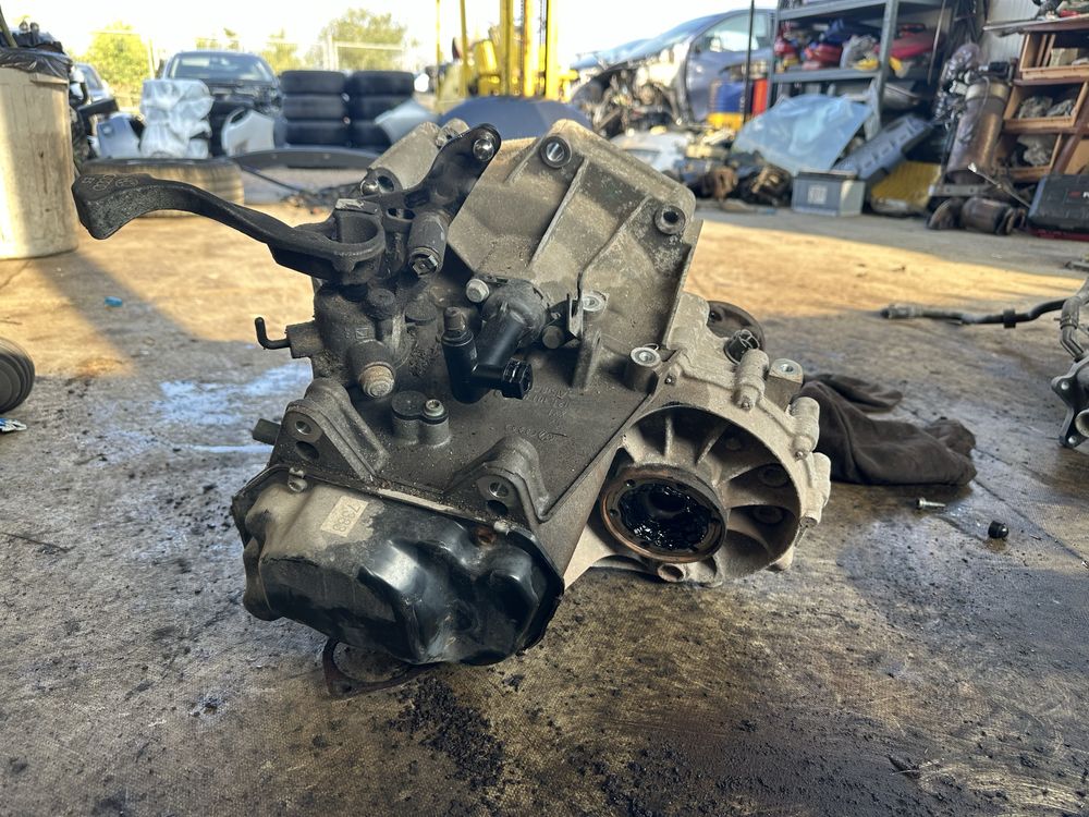 02T 301 103 М - Ръчна кутия за VW,Skoda,Seat бензин 1.2i ,1.4i