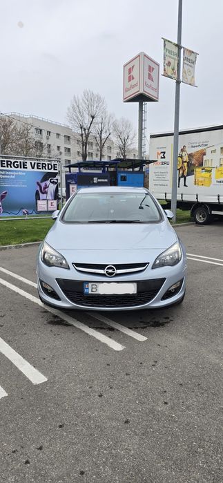 Vând Opel Astra  j Facelift
