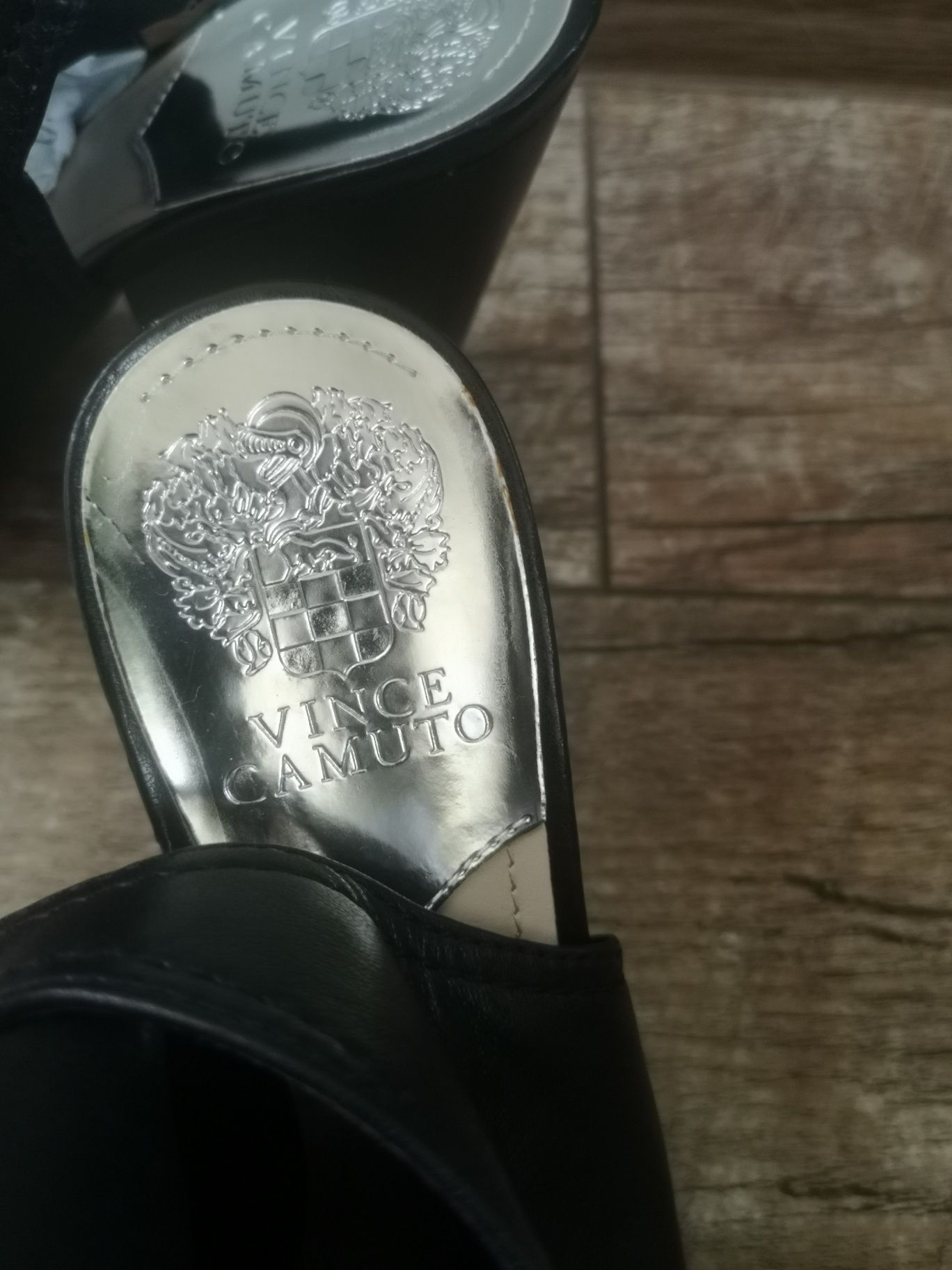 Vince Camuto, нови сандали естествена кожа, номер 39