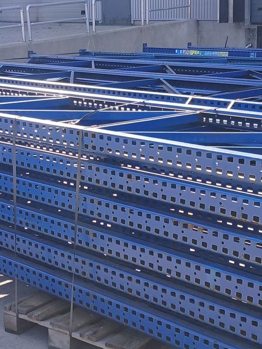 Rafturi metalice de vânzare