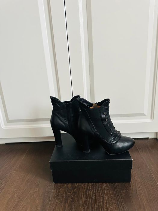 Ghete / botine , din piele Musette , negre , numarul 37
