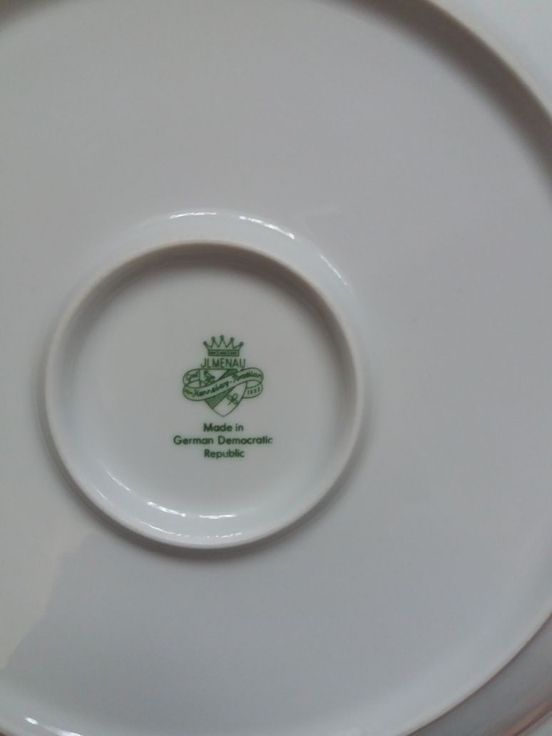 Новый набор из трёх фарфоровых тарелок,посуда разная,листайте фото