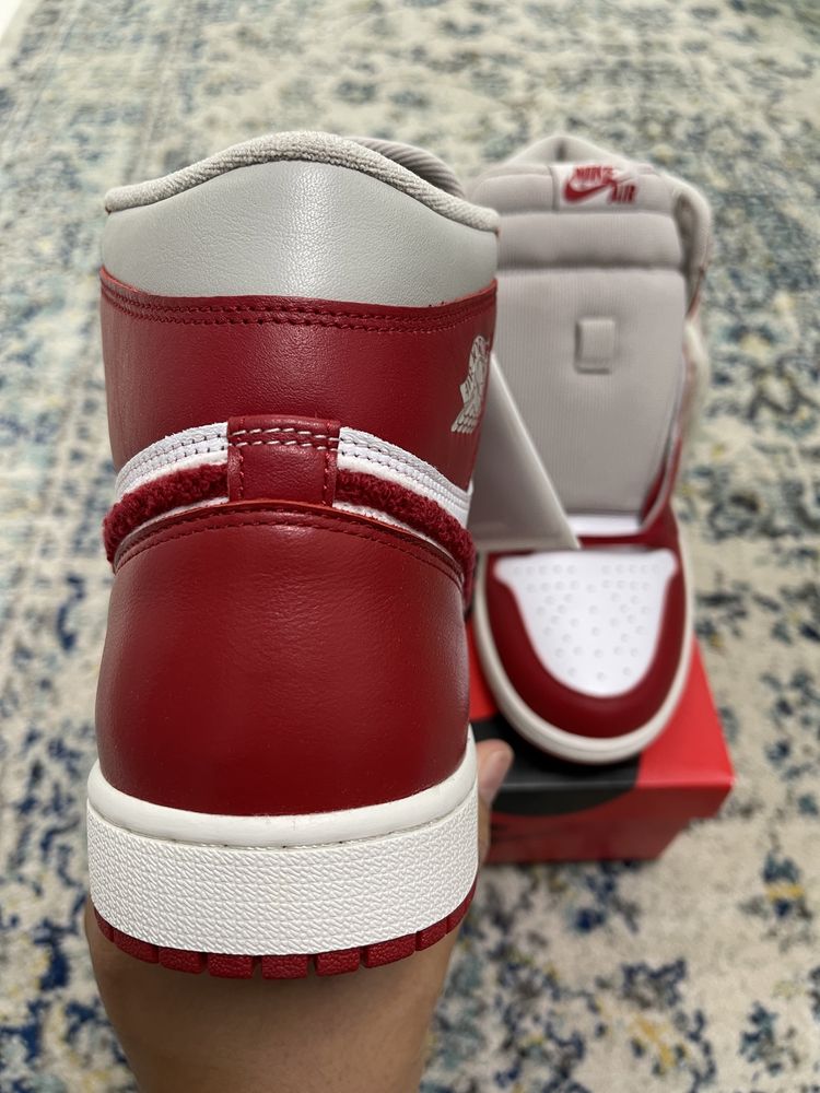 Nike Air Jordan 1 High Varsity Red 42