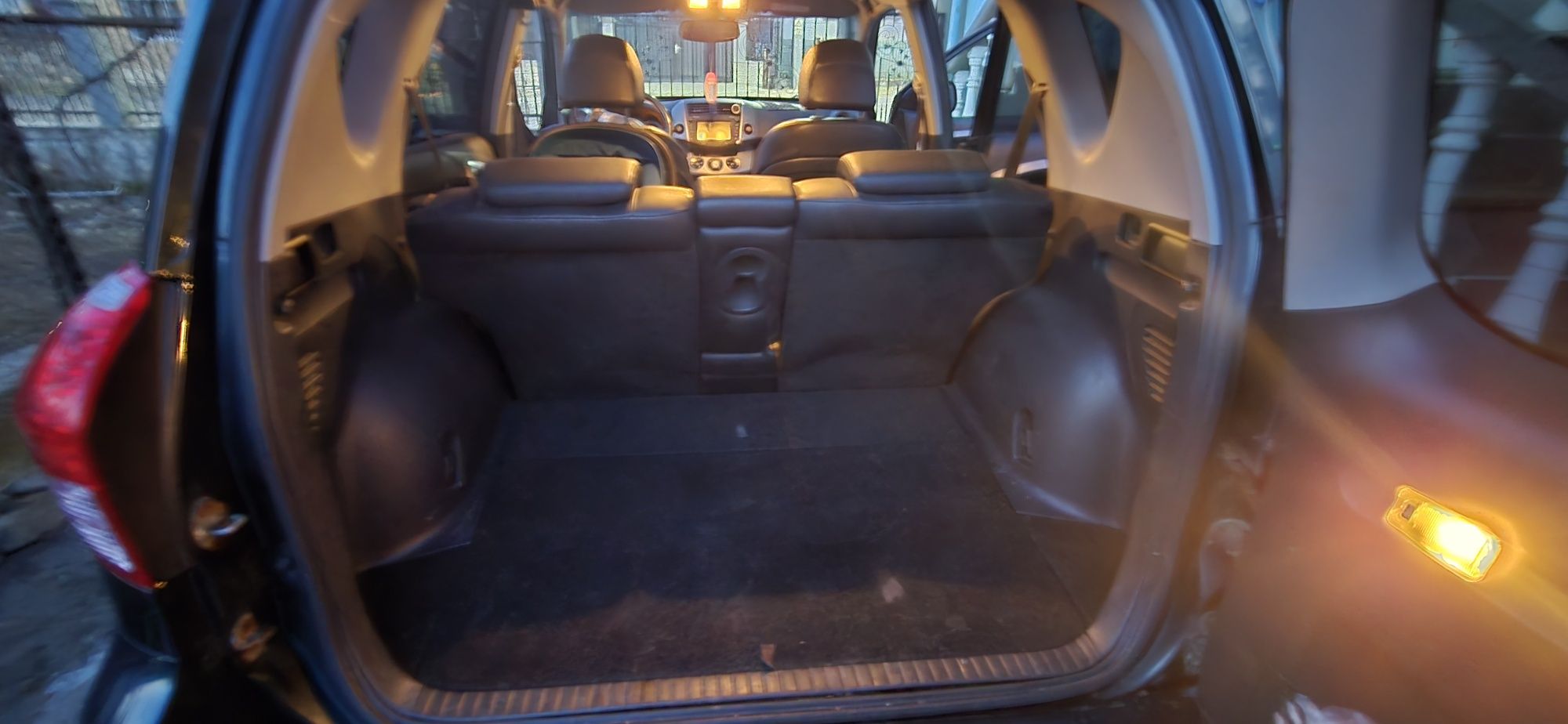 Toyota RAV4 2.2L 177CP 4WD nu sunt interesat de schimburi
