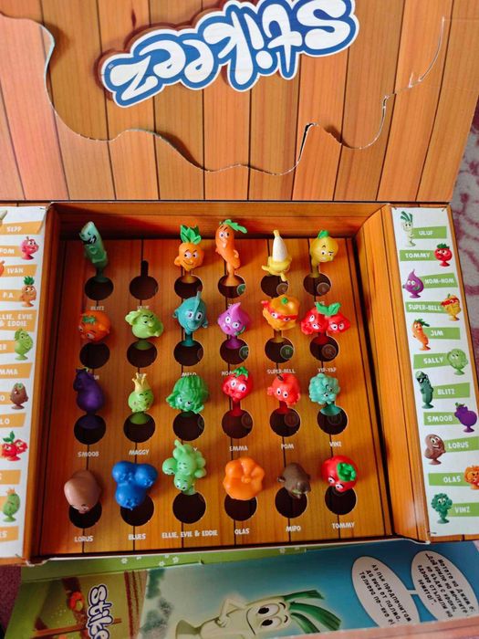 Комплекти на Lidl stikeez. стикита албуми