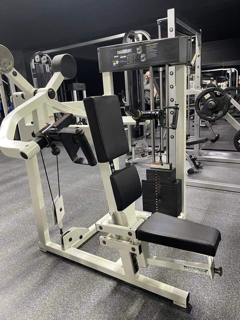 6 Aparate Fitness(Paramount) + 3 bănci cu bara inclusa