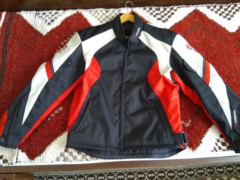 Каска Shark, мото панталон 2, яке 3, ръкавици,колан, дъждобран, чанта.