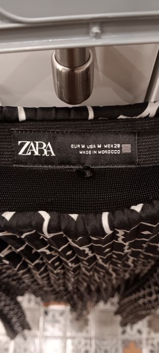 Продавам дамска плисирана пола