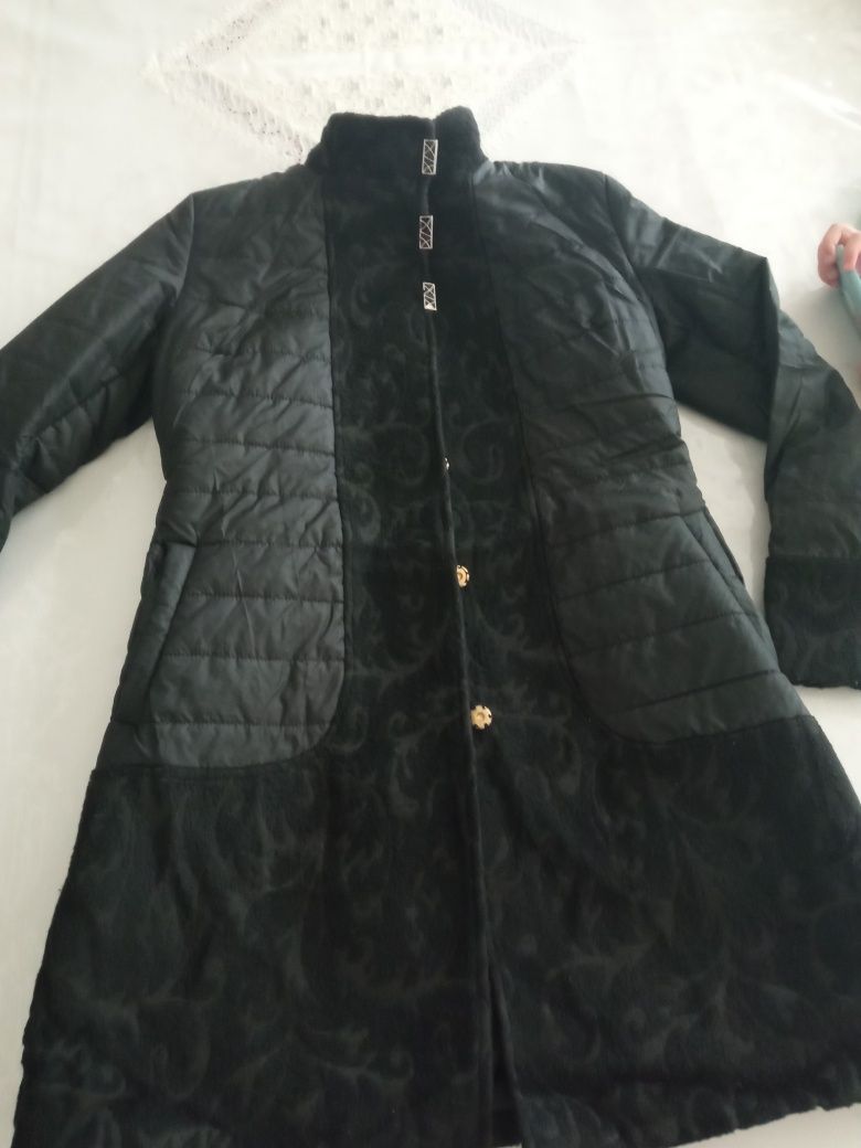 Женская куртка чёрного цвета