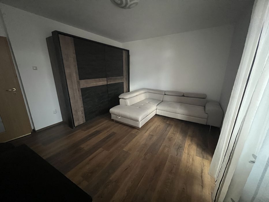 Proprietar ofer Ap 2 camere cu loc de parcare