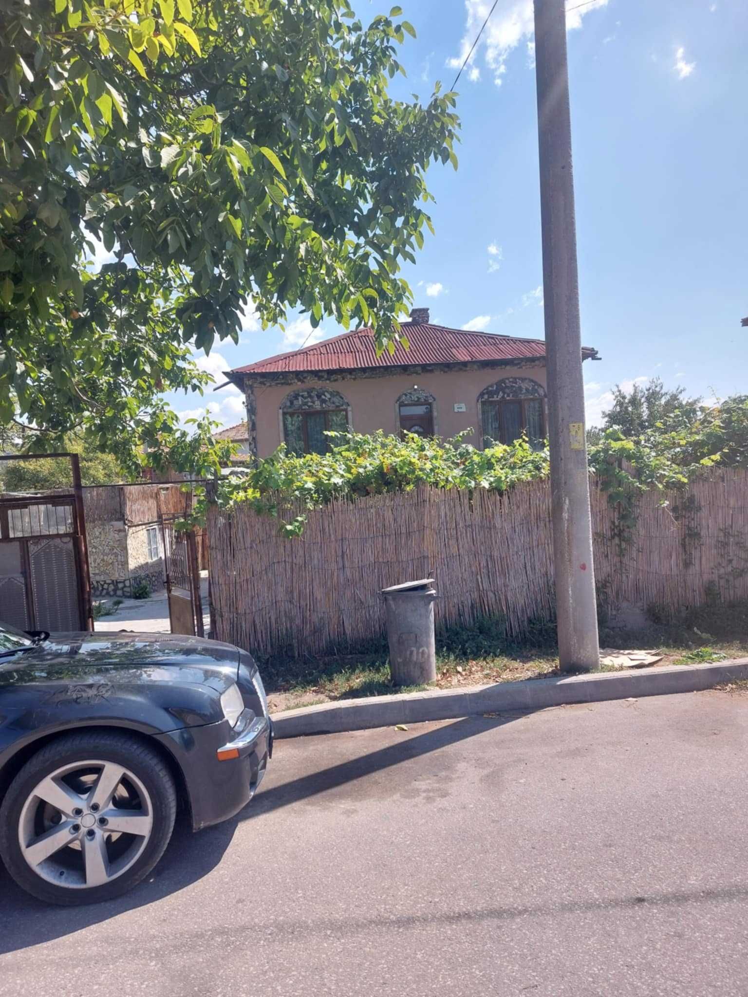 Продавам къща в село гърмен на 2 етажа за повече инвормация на тел.