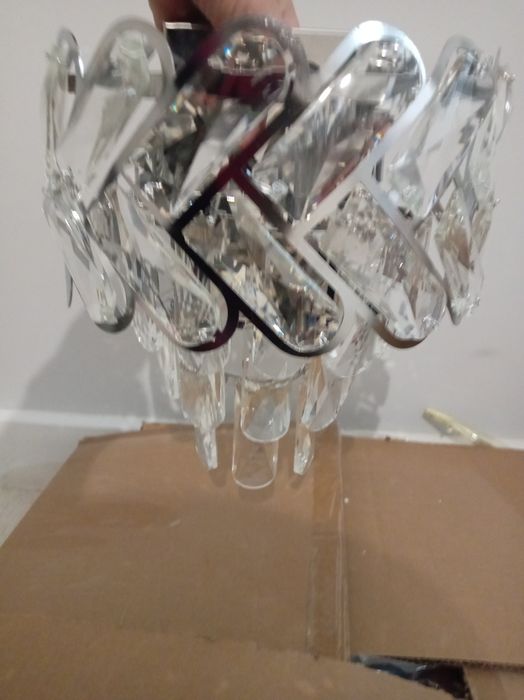 Продам люстру настенную