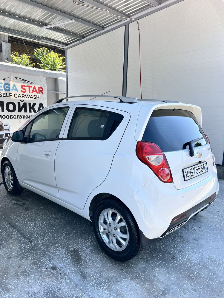 Chevrolet Spark белый oq