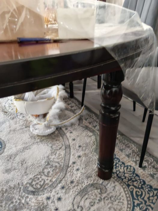 Стол орындактарымен сатылады