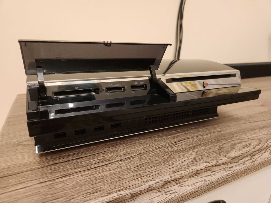 PlayStation 3 (PS3) 320GB (CECHC04) Modat, Backwards Compatible