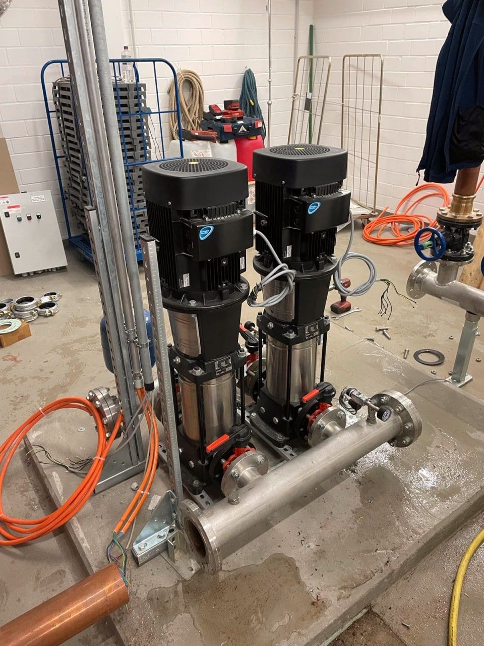 Насосная станция Wilo vr-system, Lowara, Grundfos.