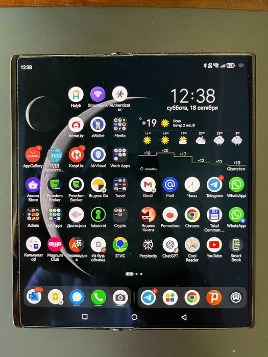 Huawei Mate XS2 - лучший телефон с раскладным экраном