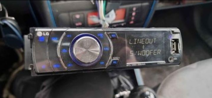 Radio CD  auto de foarte buna calitate