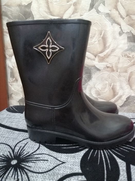 Продам тёплые резиновые сапоги