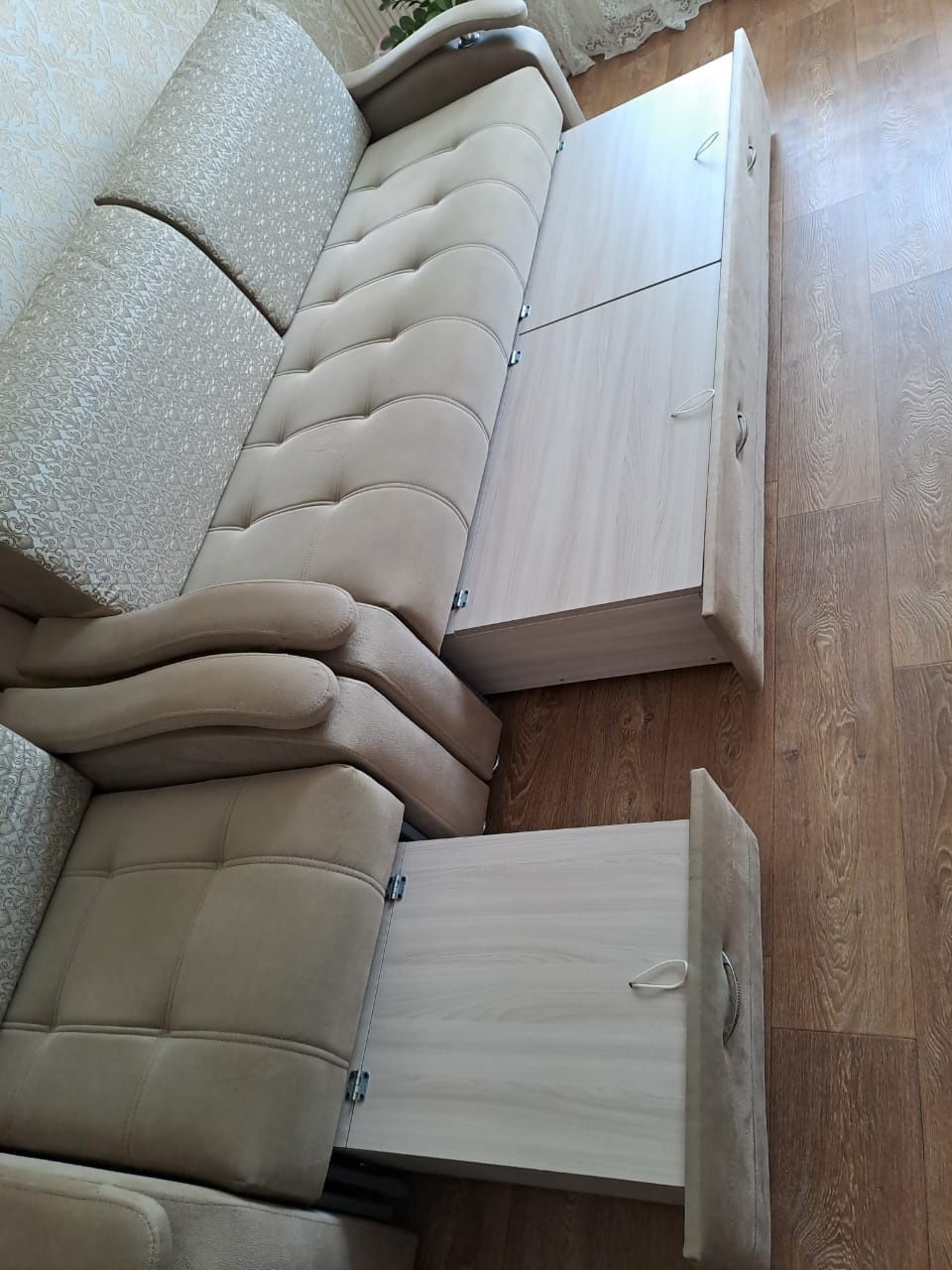 Продам диван + кресло в отличном состоянии.