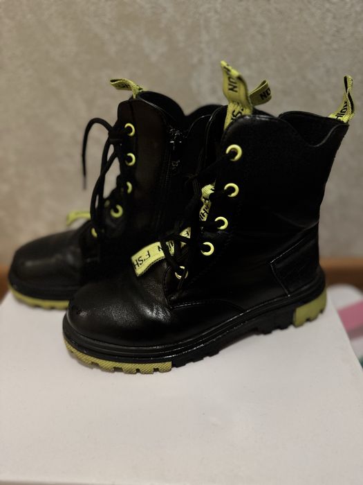 Продам детские батиночки в отличном состоянии