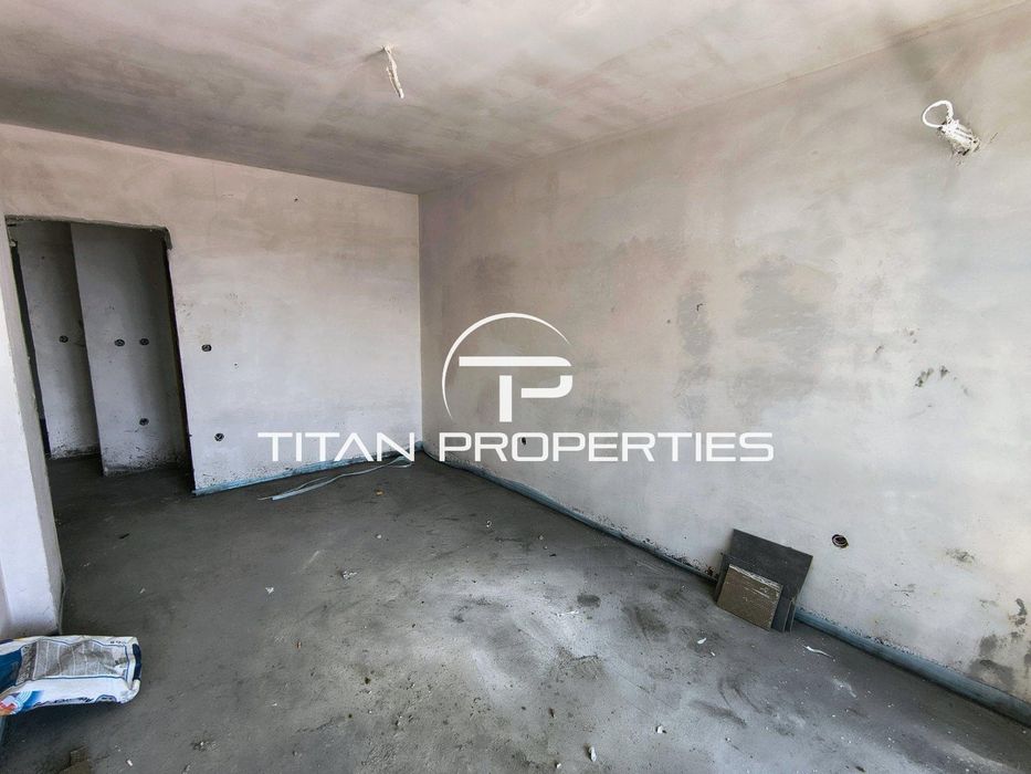 Продава се Двустаен апартамент в Пловдив, Гагарин - 70 кв.м за 1429 €/кв.м - Снимка #1