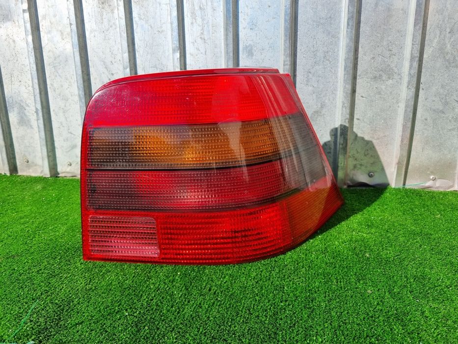 Stop lampa tripla dreapta original Hella vw Golf 4 gti