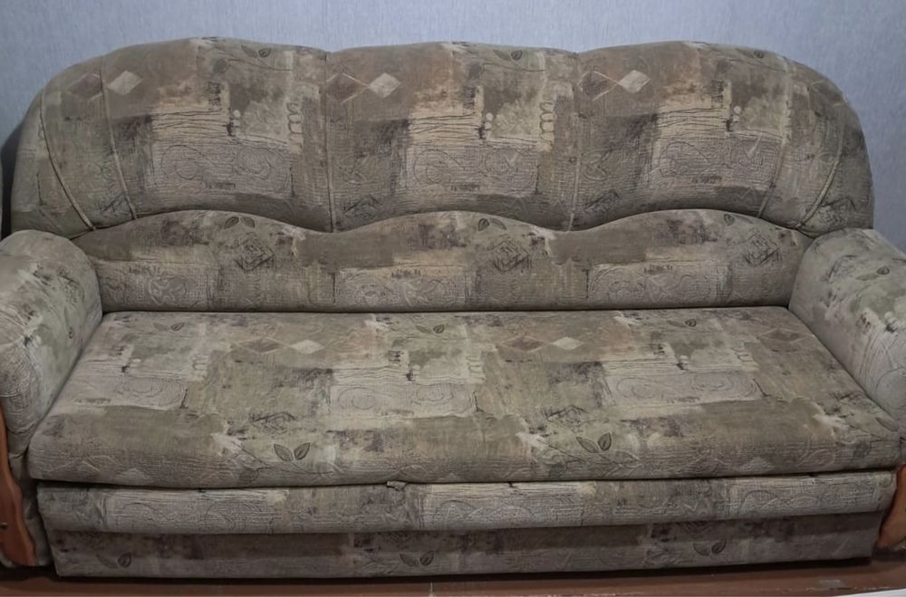 Отдам бесплатно диван и кресло