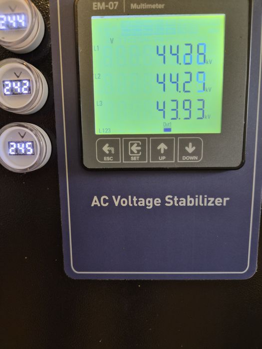 STABILIZATOR trifazat 45kva UPSET cu servomotor.