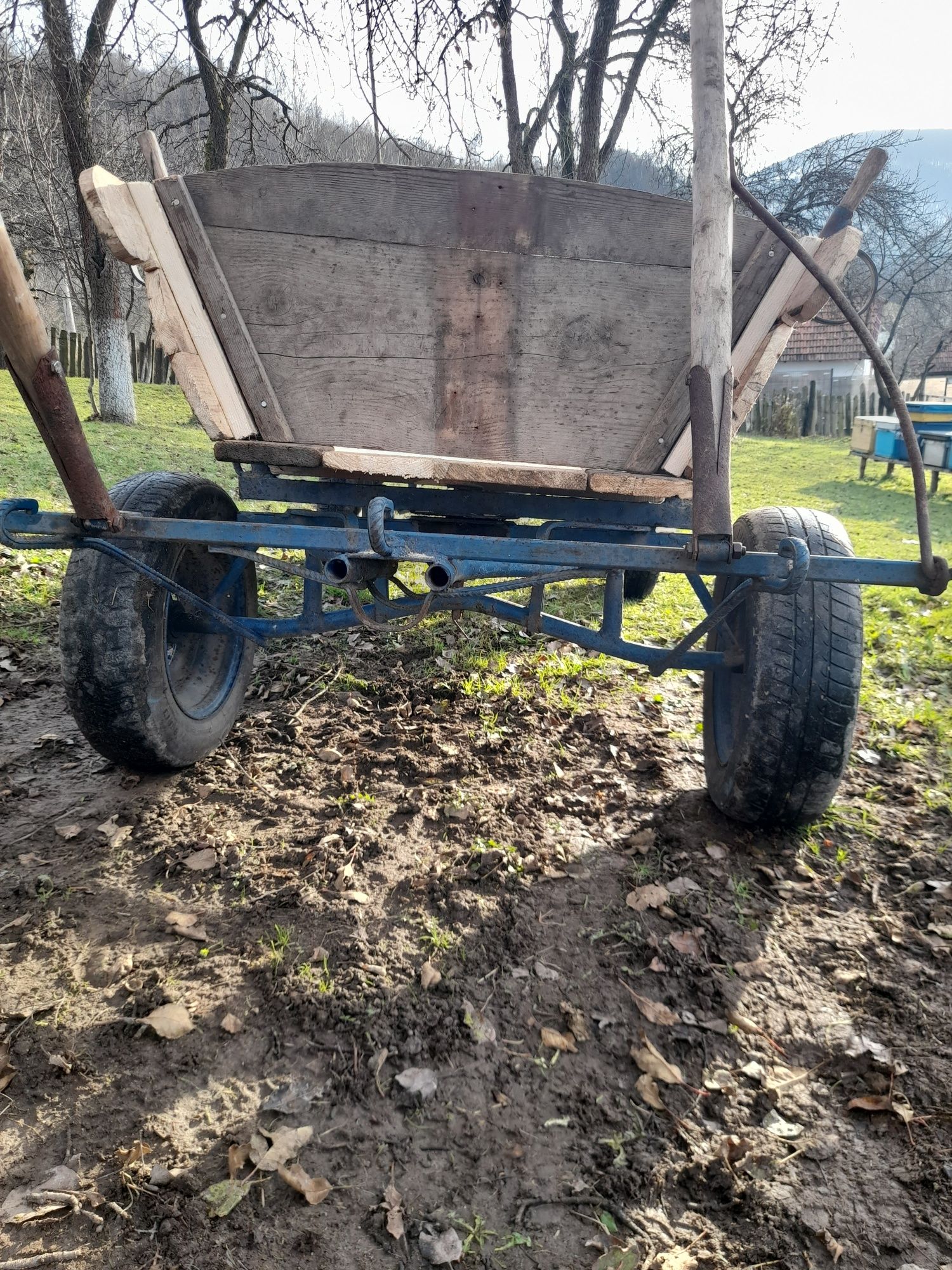 Vand caruța de un cal