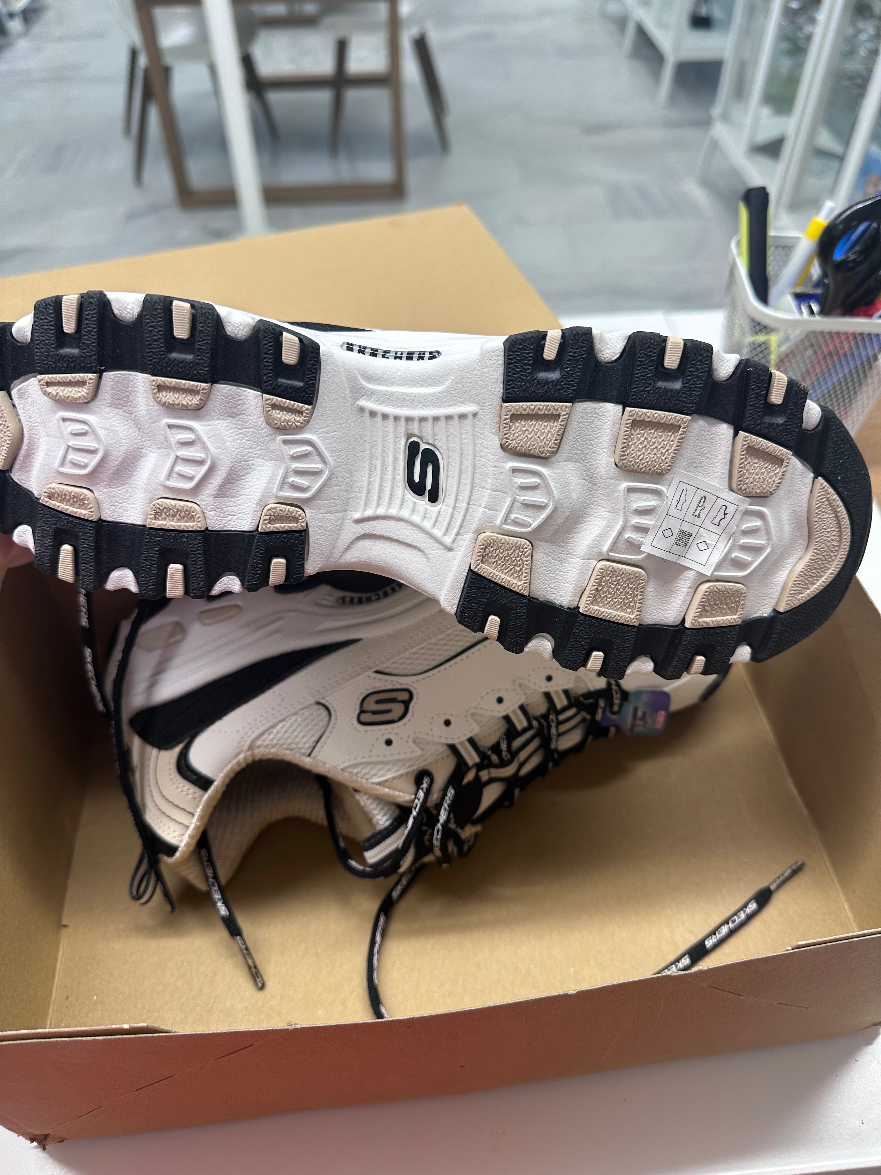Маратонки SkechersD’ Lites