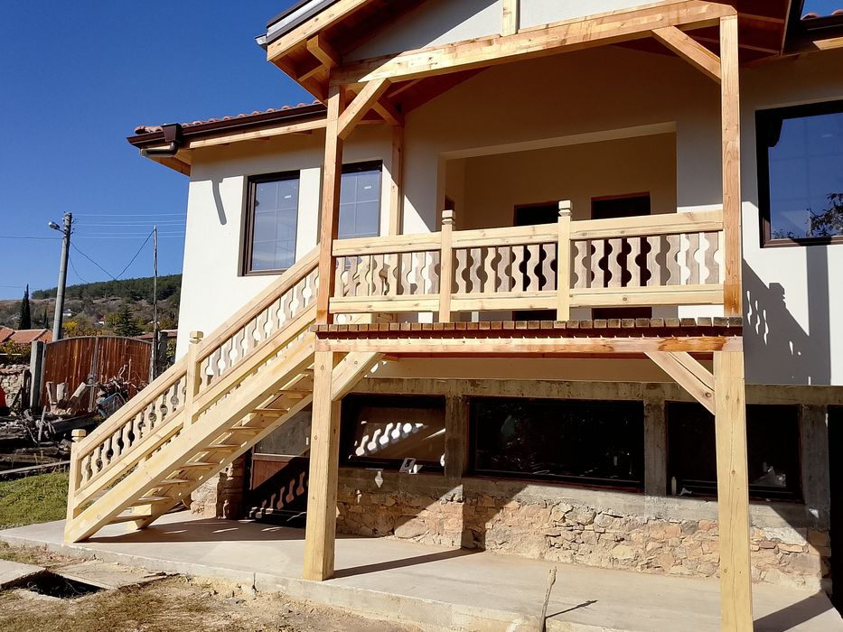 Алуминиеви, стъклени и дървени парапети