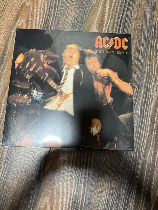 Продавам чисто нови грамофонни плочи