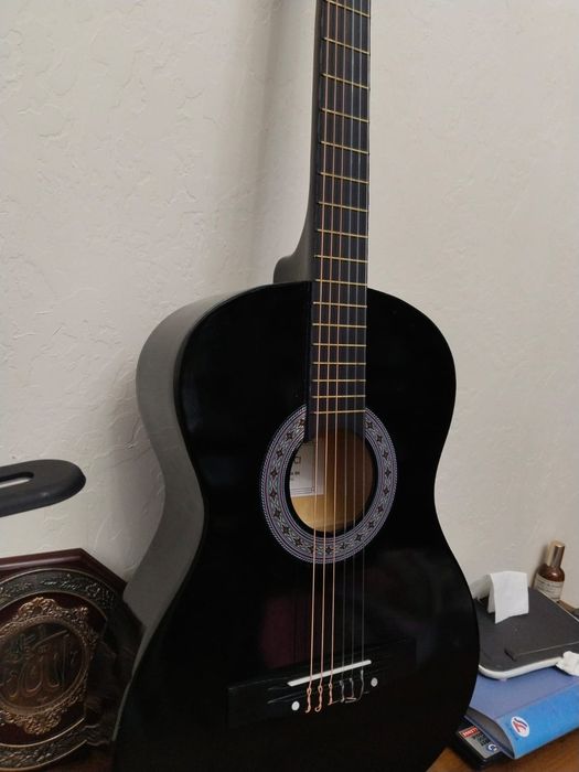 Акустическая гитара