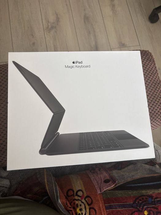 Vând Apple Magic Keyboard pentru iPad Pro 12.9 inch