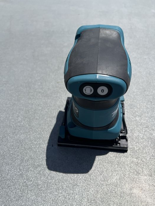 Slefuitor cu vibratii Makita DBO480z 18V Li-ion Nou