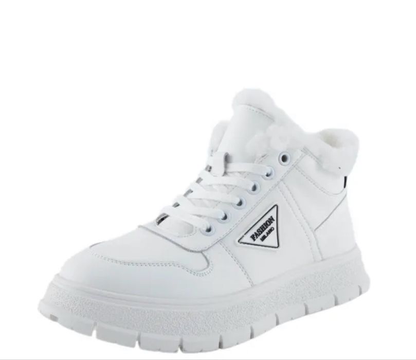 Зимние кроссовки женские