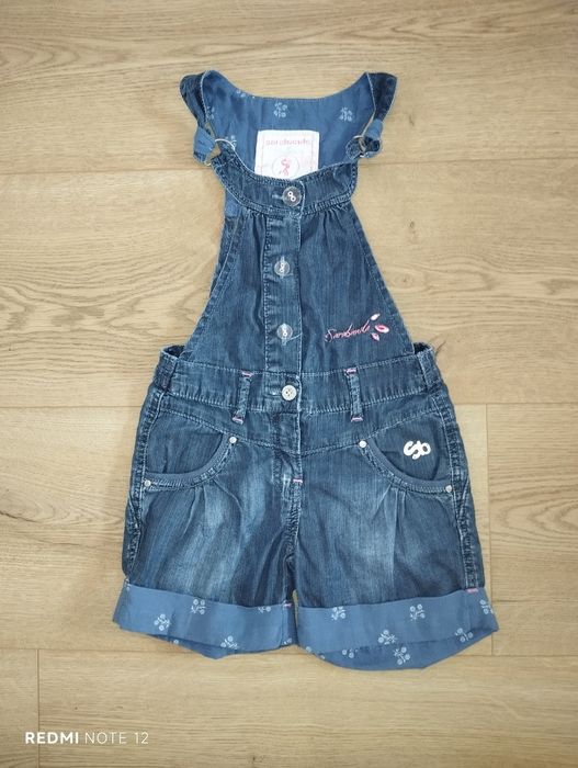 Сукманче + две поли, къси панталонки и два броя блузки подарък 110