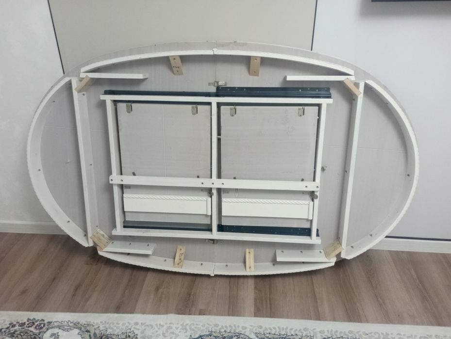 Стол большой для кухни