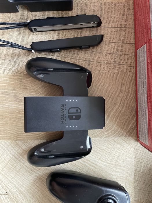 Nintendo switch negru v2 cu husa ti hardshell si controller nintendo