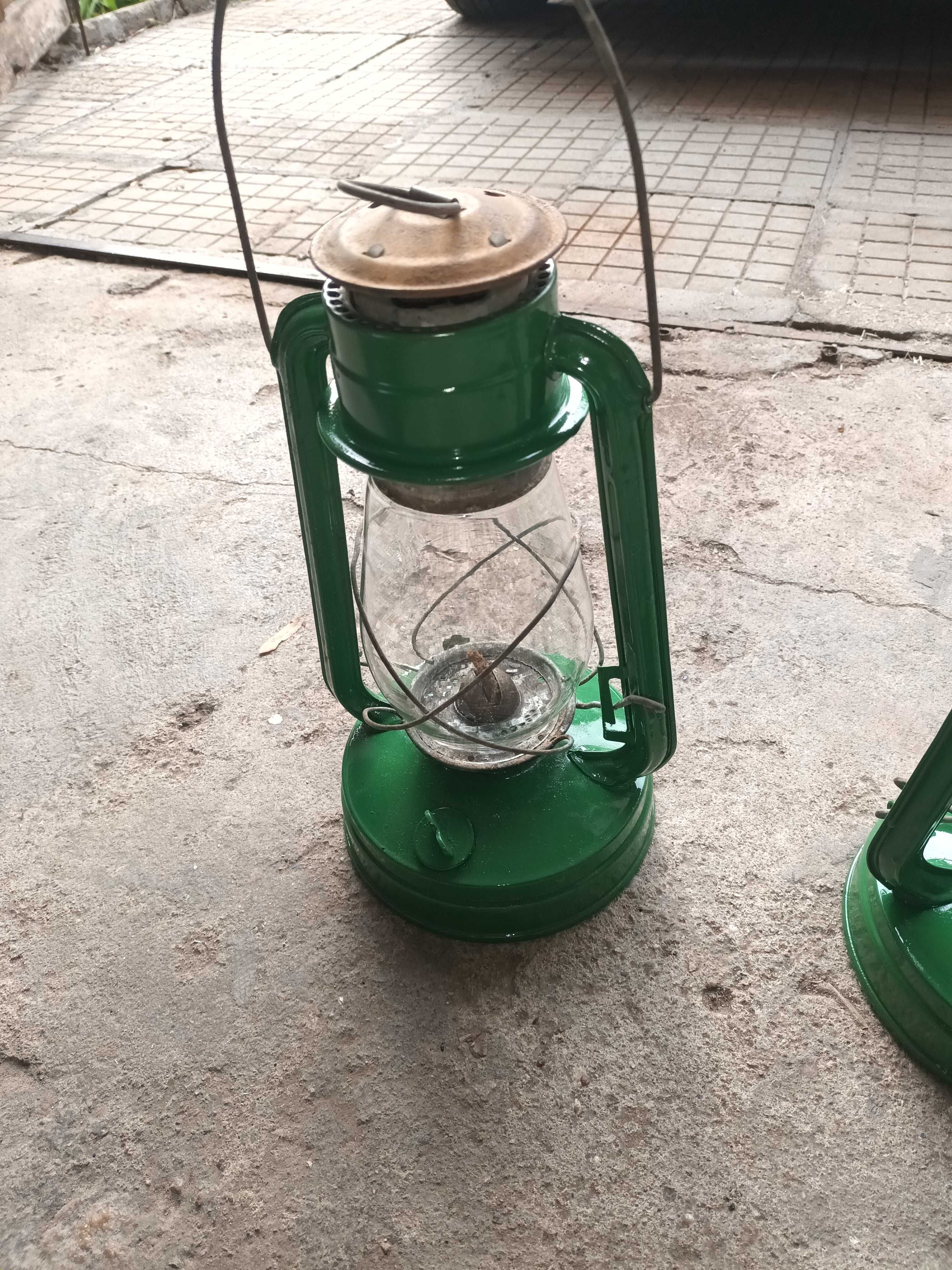 Продавам два броя газени фенери