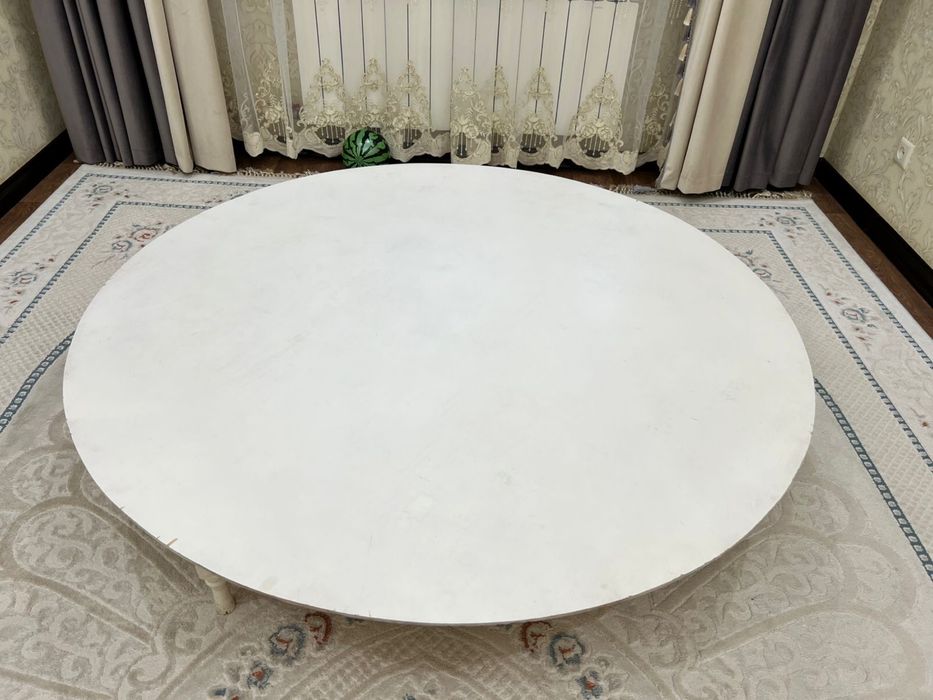 Дөңгелек жер стол.
