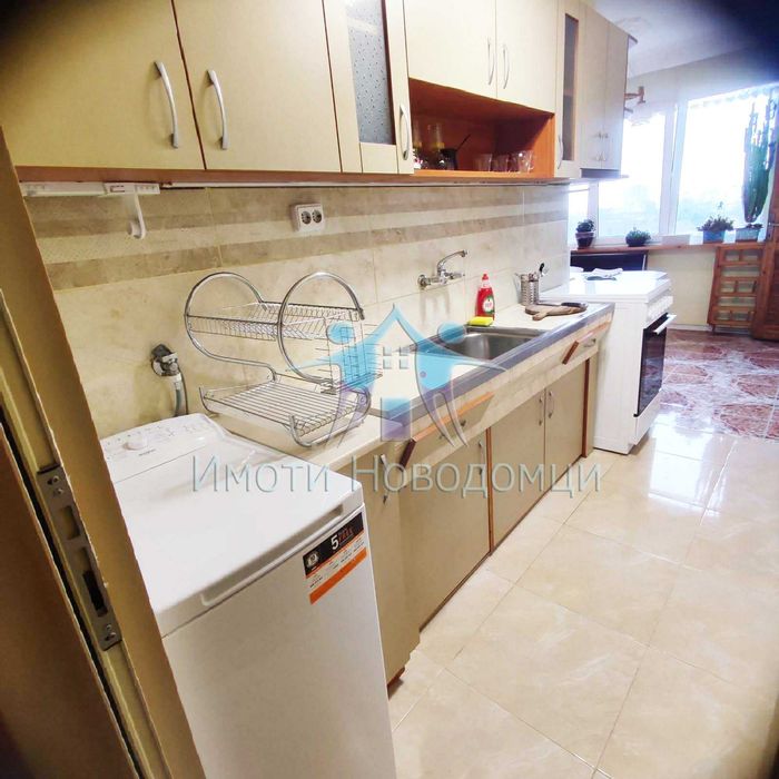 Тристаен, Шумен, Център