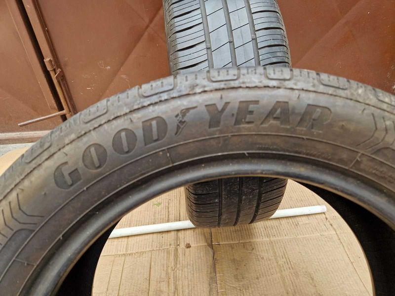 2 Goodyear R17 205/55
летни гуми
DOT1119