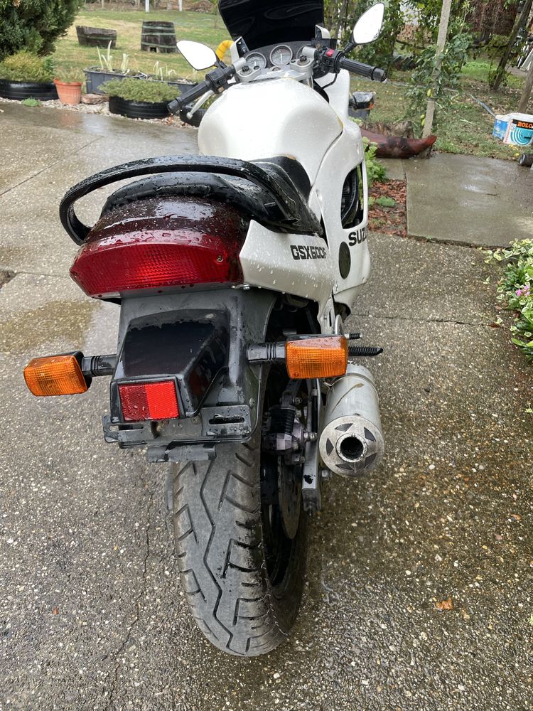 Suzuki gsx 600f..
