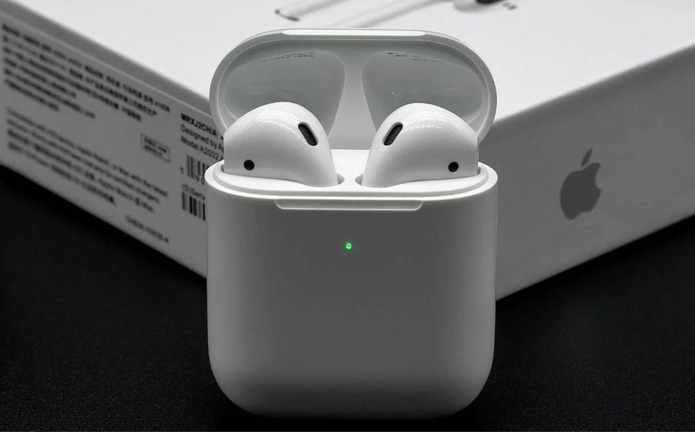 AirPods wireless charging case