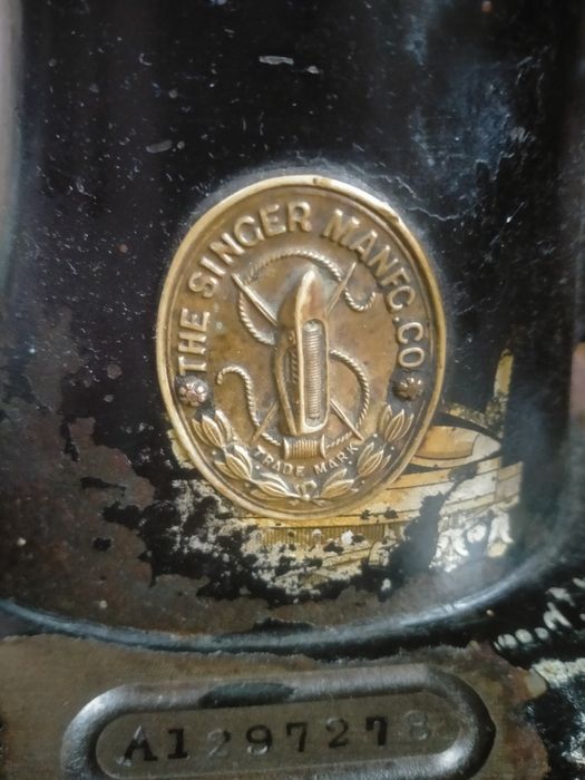 Отдам за символическую плату швейную ручную машинку Зингер