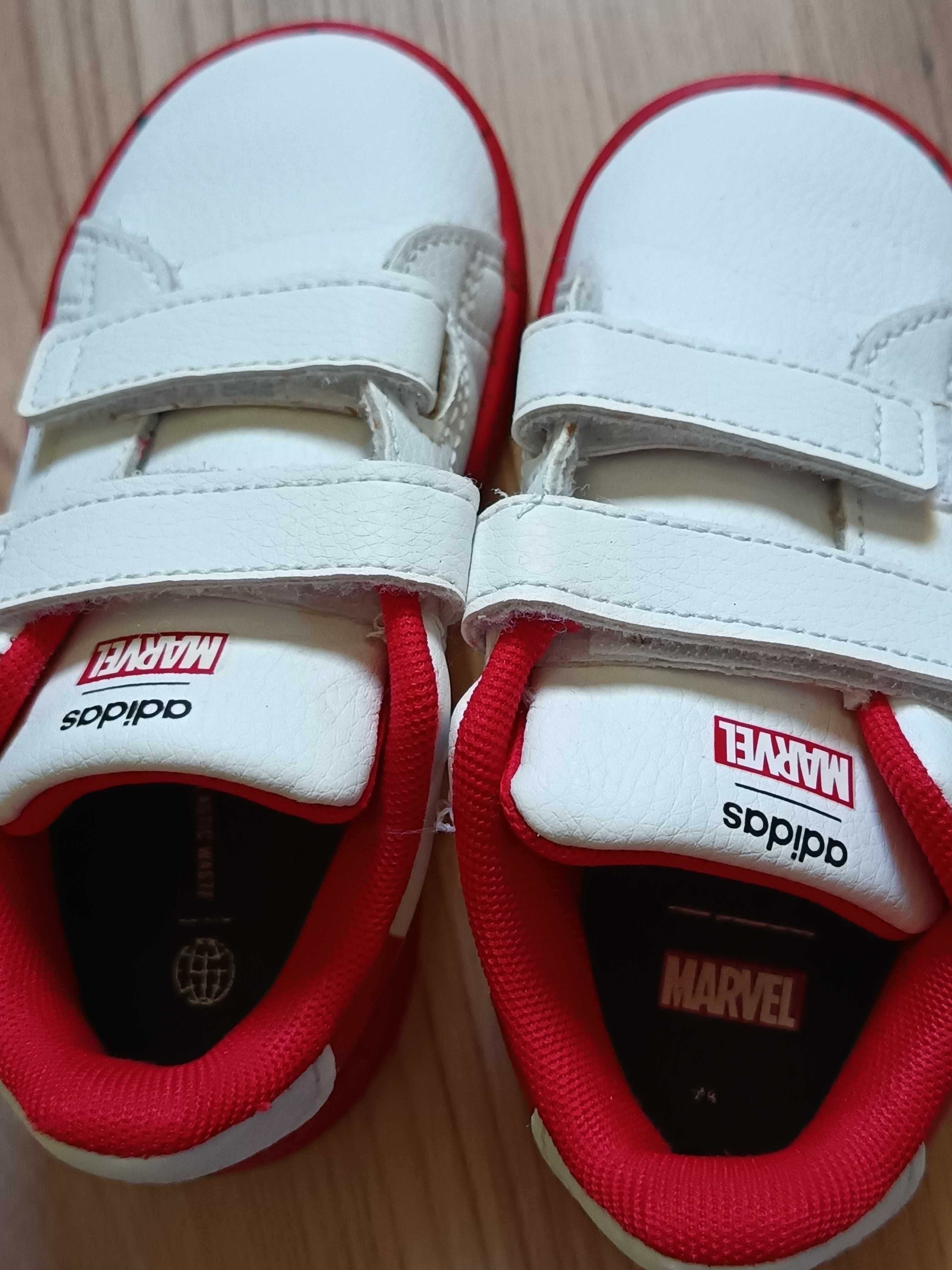 Детски сандали keen и маратонките Adidas 23,5номер.