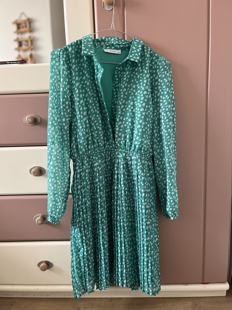 Rochie fete, in stare foarte buna, marimea 152, Reserved